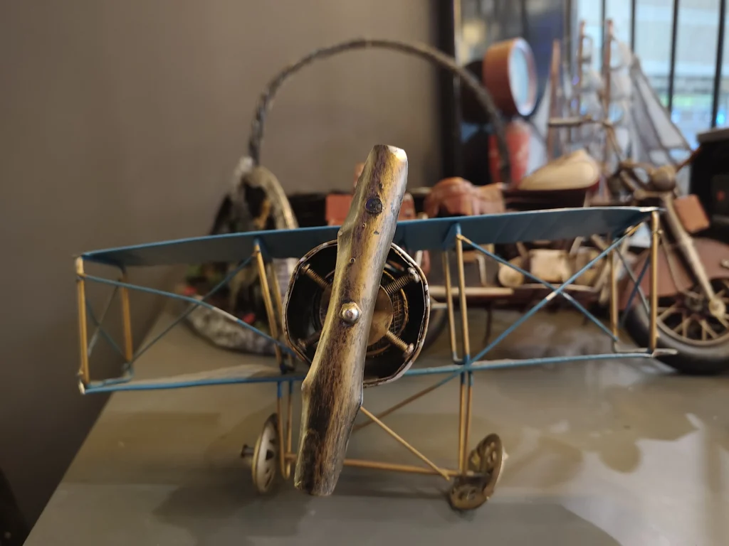 ZTE nubia Red Magic 8 Pro Sample11-airplane decor