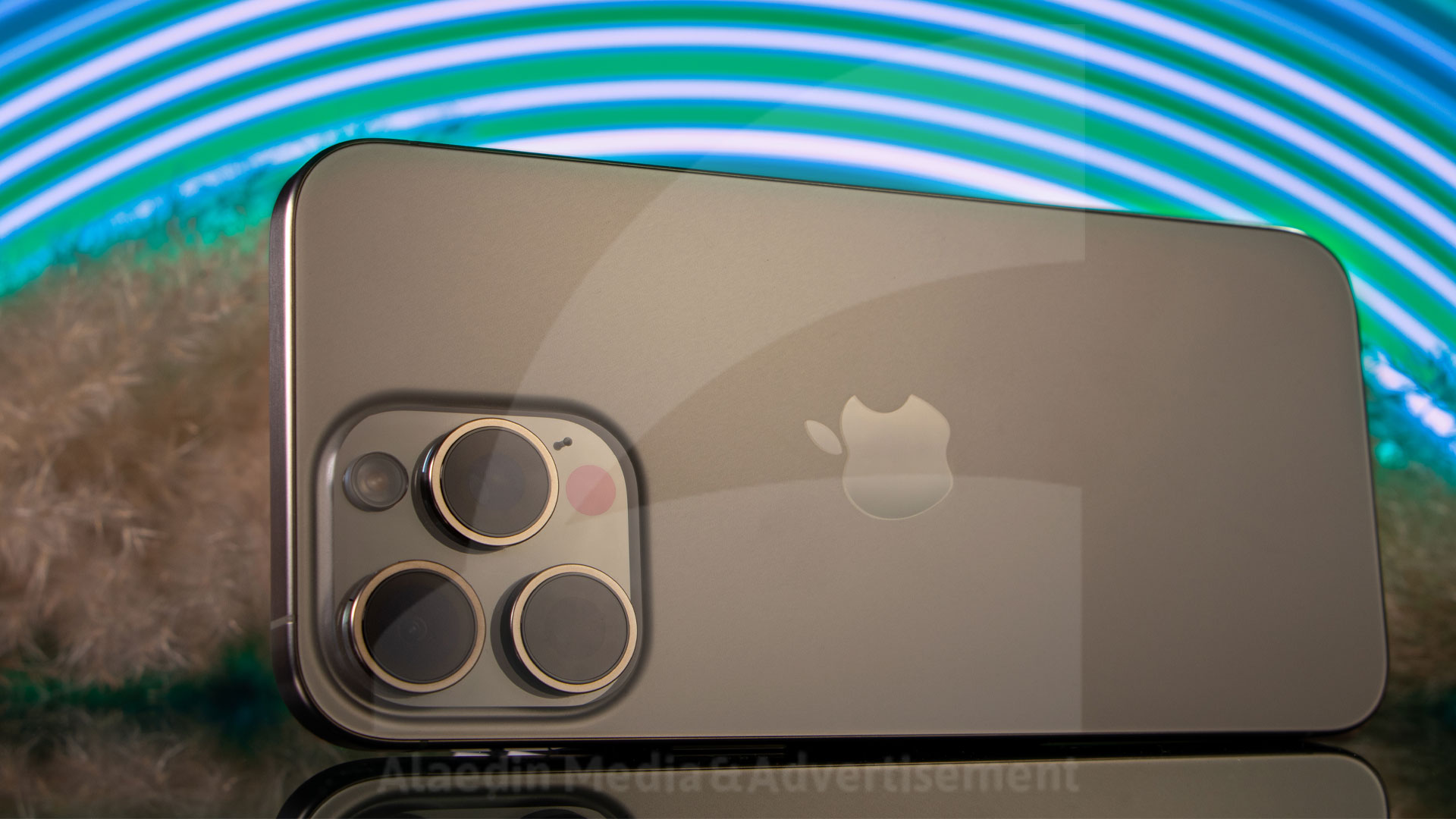 اپل حسگر دوربین تتراپریسم را با یک شرکت چینی بهبود می‌بخشد