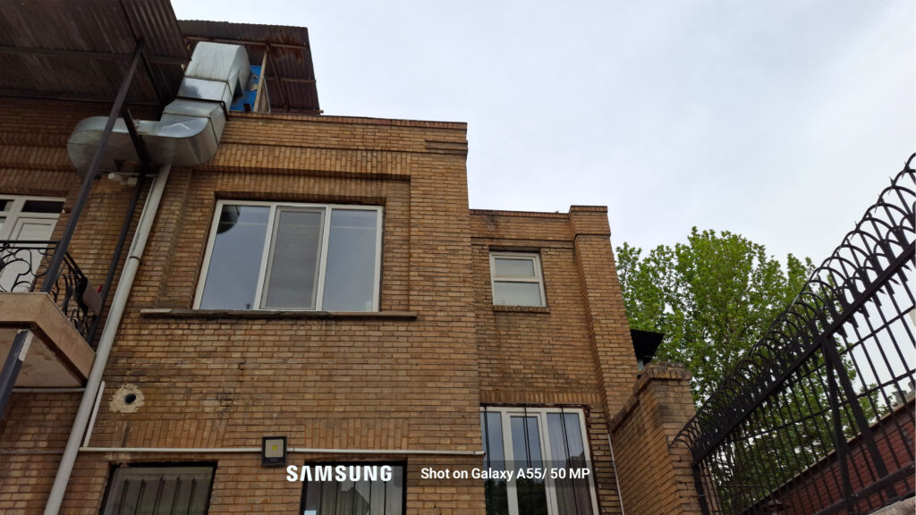 بررسی سامسونگ گلکسی A55؛ قدرتمند اما بهقیمتی گزاف Shot-on-Galaxy-A55-50-MP-HOME