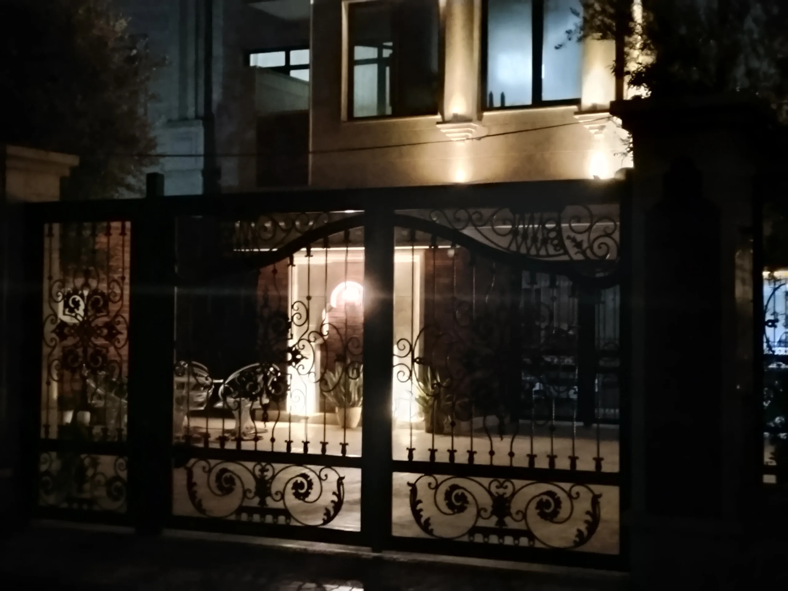 بررسی شیائومی ردمی ۱۵؛ اقتصادی، اما قدرتمند عکس گرفته شده با شیائومی ردمی ۱۵ در شب زوم 2X