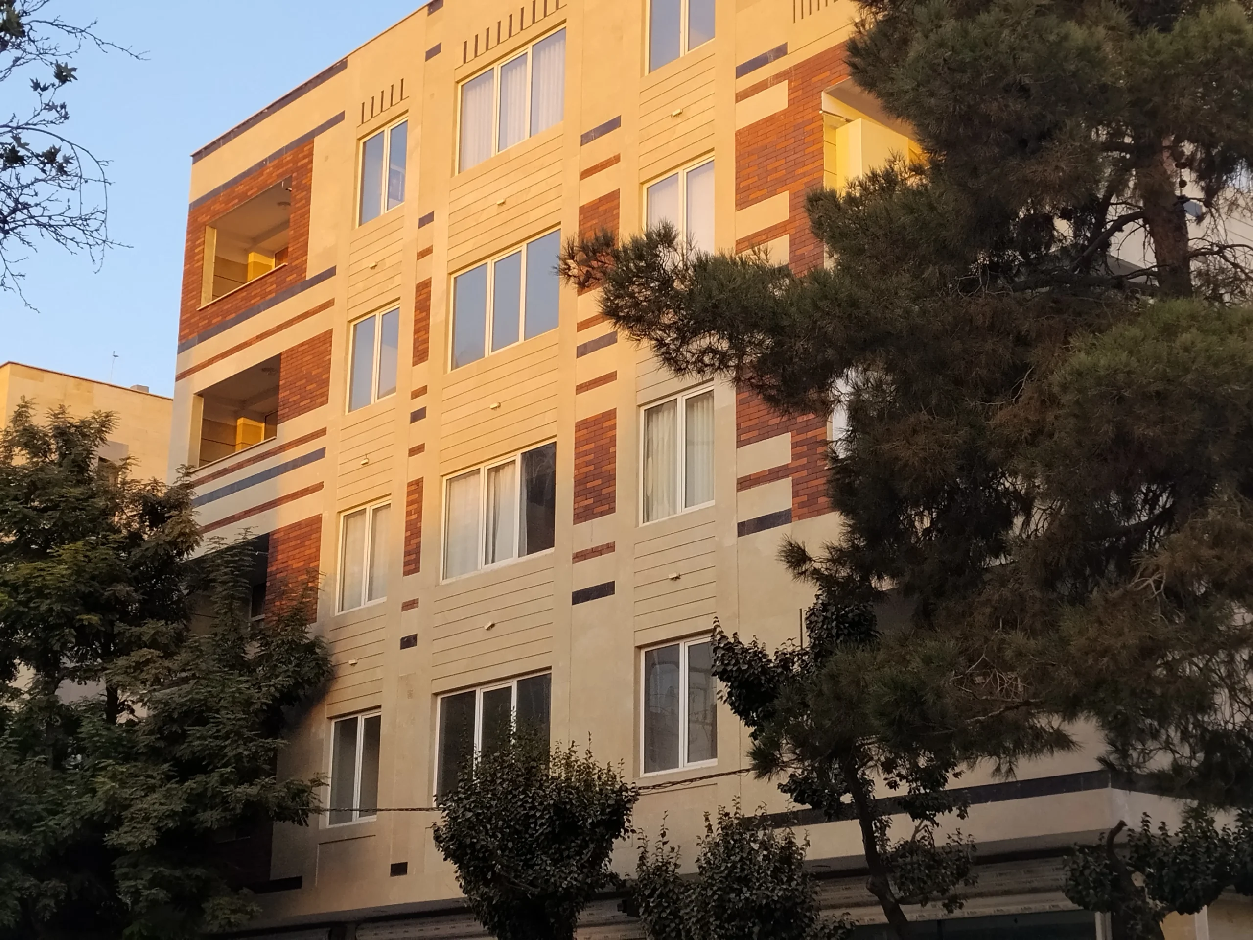 بررسی شیائومی ردمی ۱۵؛ اقتصادی، اما قدرتمند عکس گرفته شده با شیائومی ردمی ۱۵ در روز زوم 2X