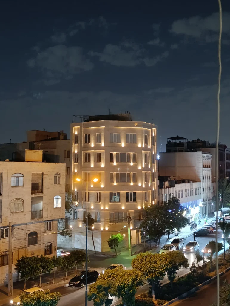 بررسی ردمی نوت 14S؛ درجا زدن بهسبک شیائومی عکس شب ردمی نوت 14S