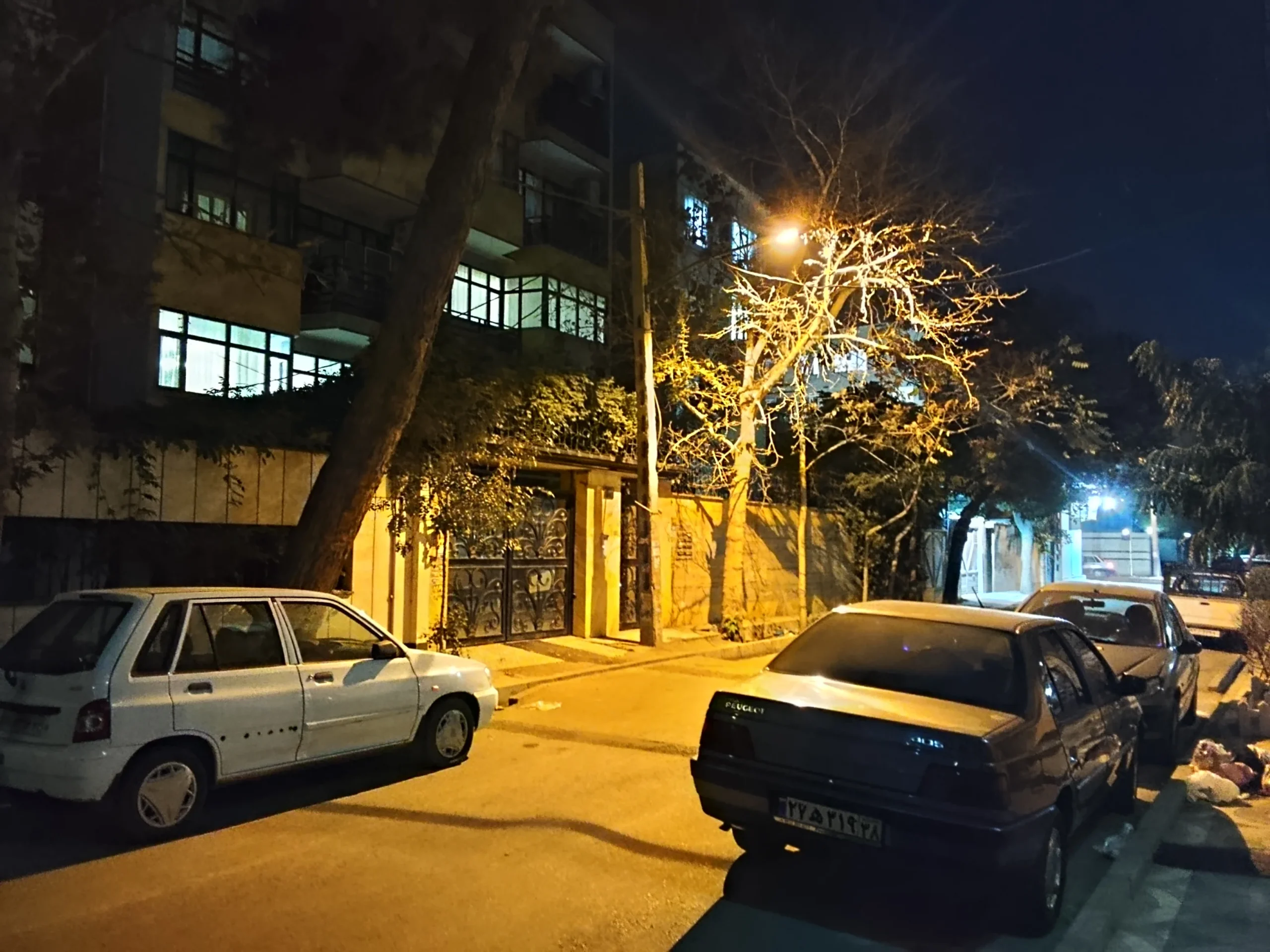 عکس گرفته شده با دوربین اصلی ردمی پد پرو۲ در شب