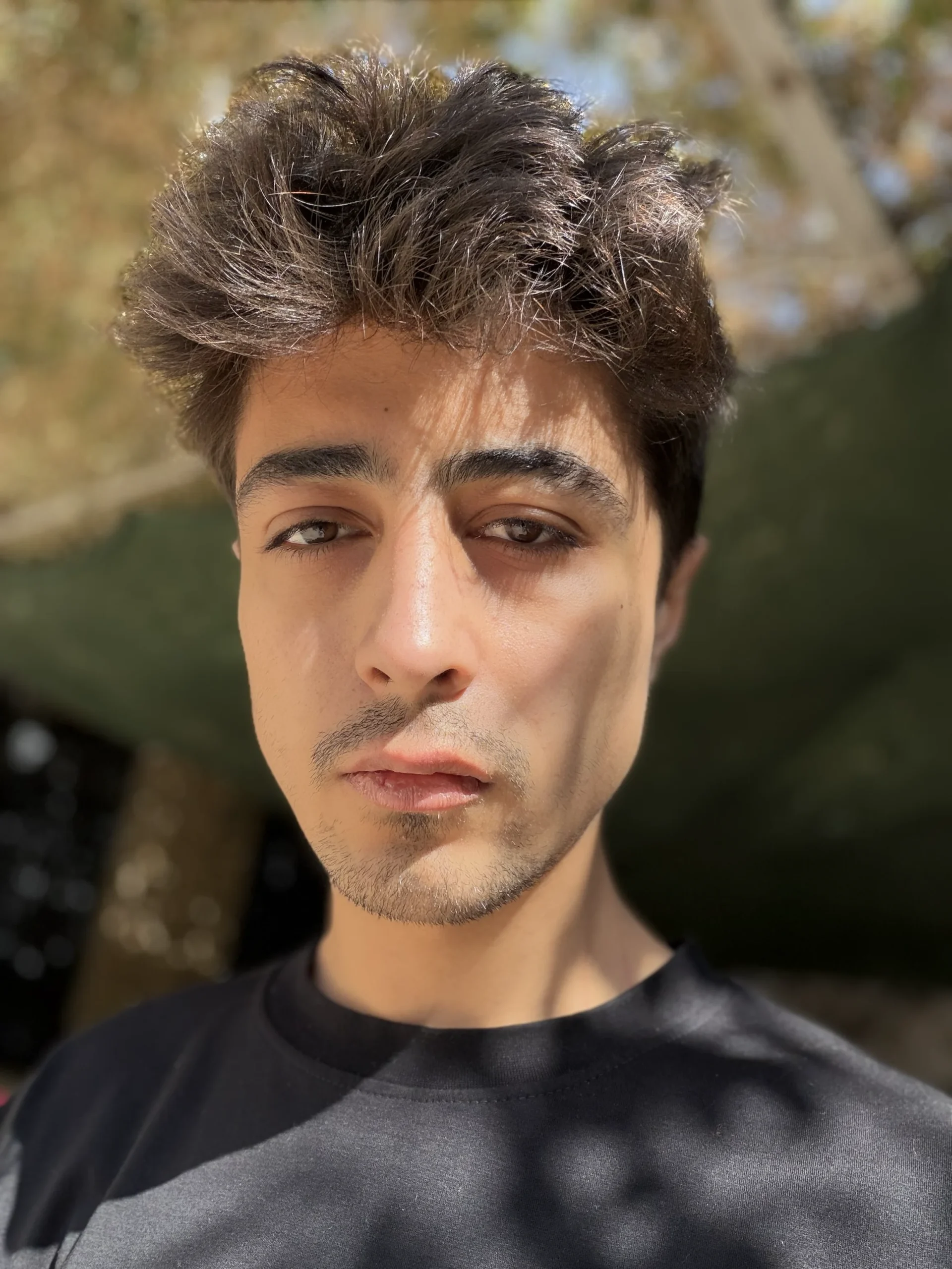 بررسی آیفون ۱۷ پرو مکس؛ کاملترین گوشی برای حرفهایها عکس سلفی پرتره با آیفون ۱۷ پرومکس