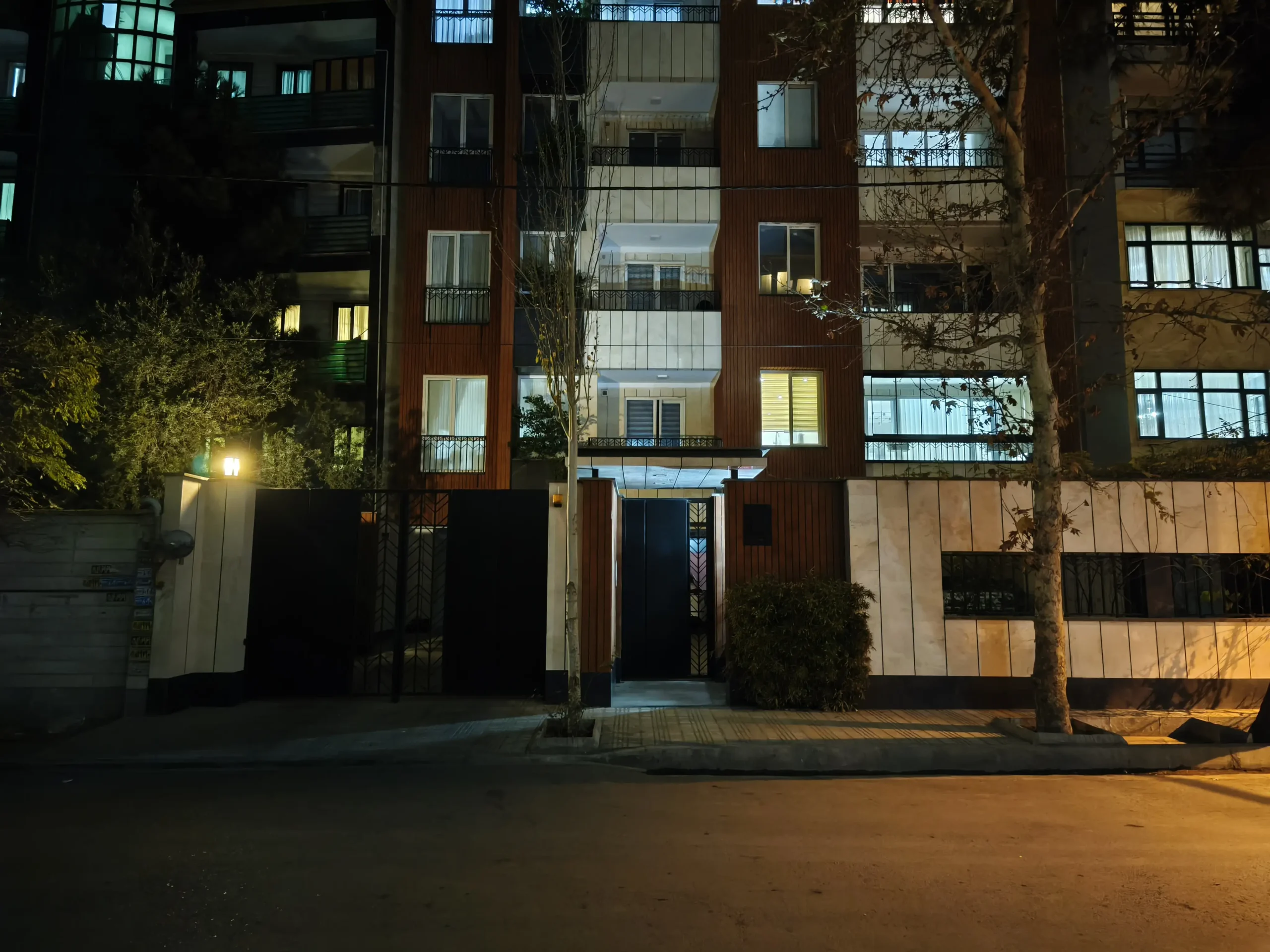 بررسی شیائومی 15T؛ قاتل پرچمداری مطمئن نمونه تصویر دوربین اصلی شیائومی 15T در شب