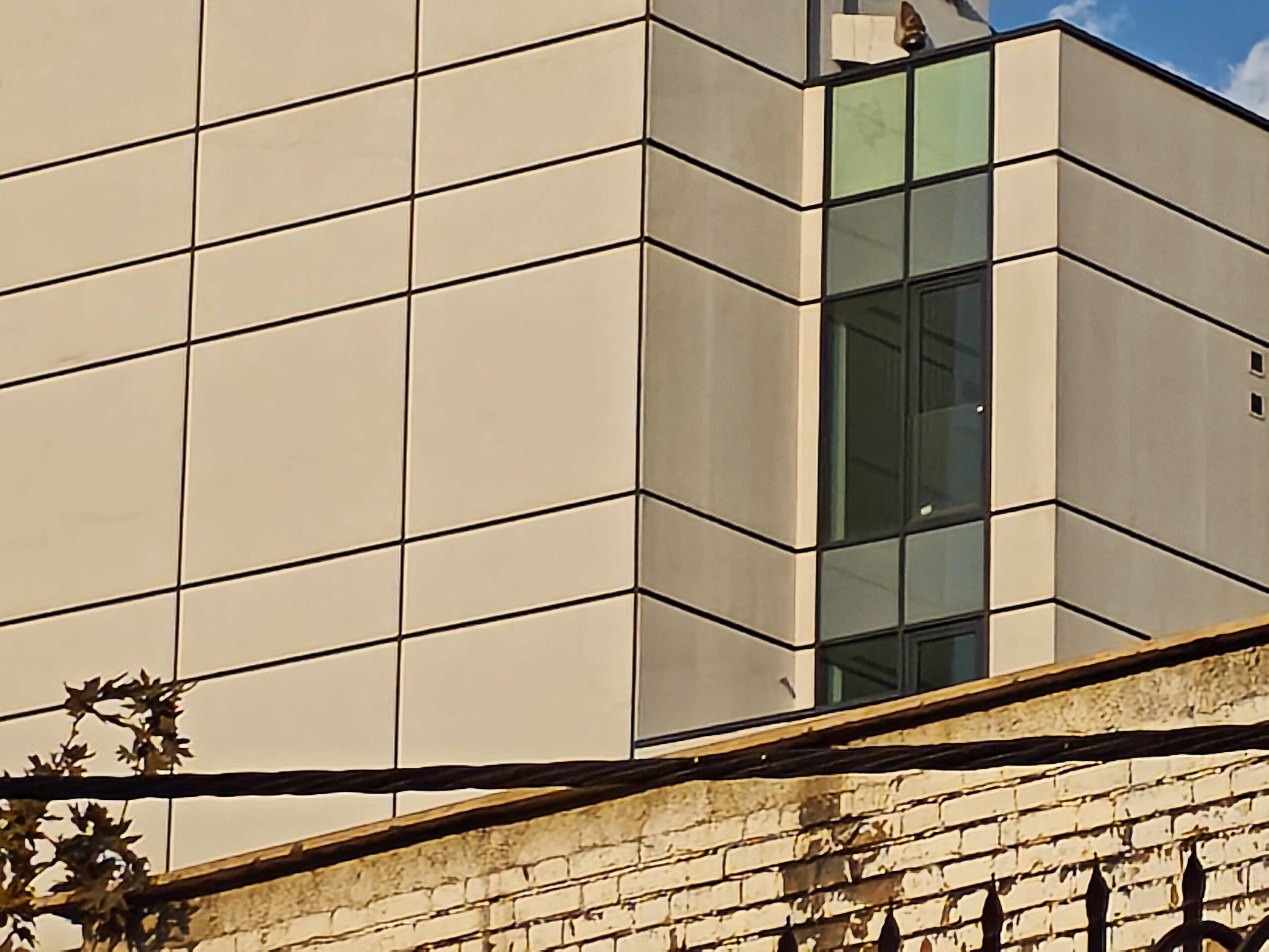 نمونه تصویر دوربین اصلی پوکو F7 پرو در نور روز